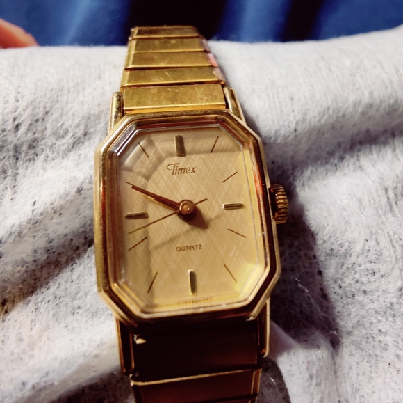 5 Timex stretch band watches - Picture 4 of 7